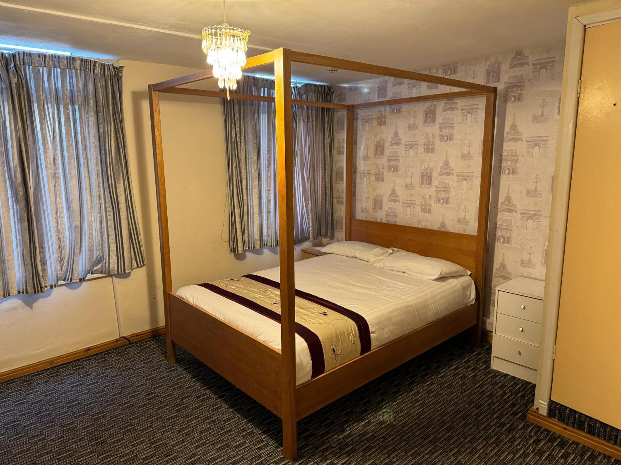The Clarendon Hotel — Photos 1